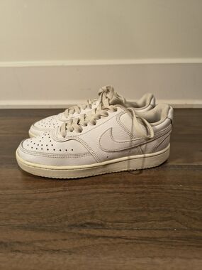 Nike Court Vision Low Triple White Sneakers Women’s 6.5 CD5434-100
